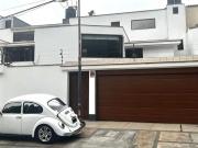 ¡Vendo Casa Totalmente Remodelada Frente A Parque En Urb...