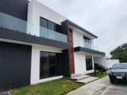 VENDO CASA UBICADA EN URBANIZACION PORTON DEL RIO