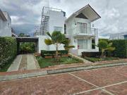 vendo casa vacacional en condominio zona urbana