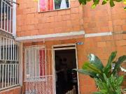 VENDO CASA VEHICULAR DE DOS PISOS CON POSIBLIDAD DE...