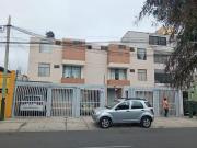 VENDO CASA Y COCHERA EN CONDOMINIO CHORRILLOS
