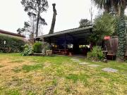 VENDO CHALET 5 AMBIENTES CON PARQUE Y QUINCHO