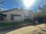 VENDO CHALET A RECICLAR EN BARRIO CHAUVIN EXCELENTE...