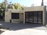 VENDO de CASA cercanía a plaza Godoy Cruz zona céntrica