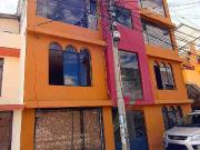 VENDO DE OPORTUNIDAD CASA CON 4 DEPARTAMENTOS, SECTOR...