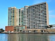 VENDO DEPARTAMENTO EN FRENTE AL RÍO DE EL ESTERO, CON...