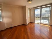 Vendo Departamento en la Urbanización el Condado Amplio...