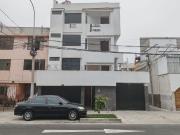 VENDO DEPARTMENTO 1er PISO CON 1 ESTACIONAMIENTO EN EL...