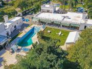 Vendo emblemática Casa en Roldán ideal instituciones o...