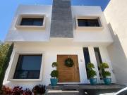 VENDO EN CUERNAVACA CASA MODERNA, ZONA NORTE, EN...