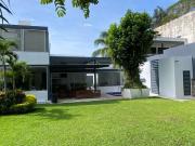 VENDO EN CUERNAVACA ESPECTACULAR CASA ESTILO MODERNO,...