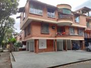 Vendo En Via Principal Casa De Tres Pisos Esquinera Con...