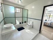 VENDO ENORME CASA, ALBERCA PRIVADA. 3 Recám, 4 Baños....