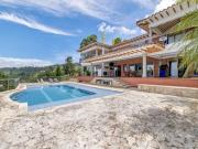 VENTA de espectacular CASA con PISCINA en Las Palmas...