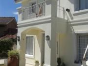 VENDO ESPECTACULAR CHALET ESTILO CALIFORNIANO a metros...