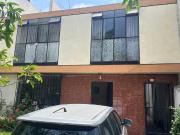 VENDO EXCELENTE CASA COMO TERRENO EN AVENIDA COMERCIAL...