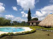 Vendo Finca de 1 cuadra con piscina