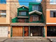 Vendo Hermosa Casa De 3 Pisos Mas Azotea En San Martin...