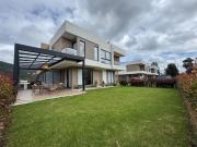 Vendo hermosa casa de dos niveles en el sector de Chía...