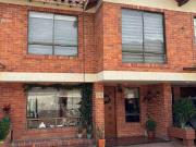 VENDO HERMOSA CASA EN COTA UBICACIÓN PRIVILEGIADA Y...