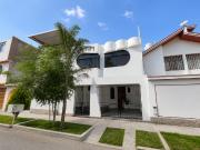 VENDO HERMOSA CASA EN ICA 6 DORMITORIOS, FRENTE A PARQUE...