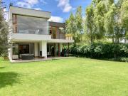 VENDO HERMOSA CASA EN URB PRIVADA CUMBAYA Sector La Viña