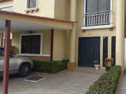 Vendo hermosa casa en Vila club, amplia con piscina 5...