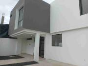 VENDO HERMOSA CASA INDEPENDIENTE CON AMPLIO PATIO POSTERIOR