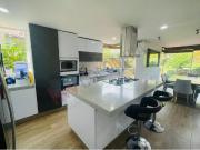 VENDO HERMOSA CASA MACADAMIA LA CALERA