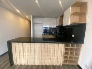 VENDO HERMOSO APARTAMENTO CON PARQUEADERO CUBIERTO EN...