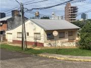 VENDO IMPONENTE CASA EN ESQ, A METROS DE COSTANERA,...