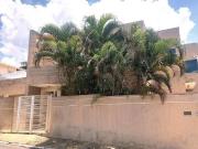 VENDO LINDA CASA –3 STS PISCINA – COND A BEIRA LAGO –...