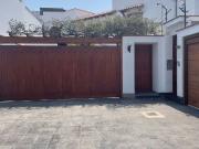 VENDO LINDA CASA DE 326.77M2 FRENTE A PARQUE MONTERRICO...