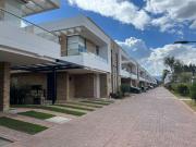 vendo linda casa de dos niveles con excelente ubicación...