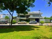 VENDO LINDA CASA EN CORPAC SAN ISIDRO FRENTE A PARQUE