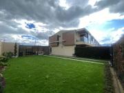Vendo linda casa esquinera con amplia zona verde. Club house