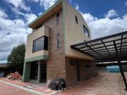 Vendo linda casa estrenar con@zona verde