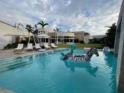 Vendo Linda Casa Frente a Parque en Calle Las Petunias...