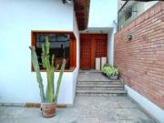 Vendo Linda casa Fte a Parque, en Calle Jerónimo De...