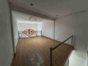 Vendo local comercial en dos plantas, frente al. Cc. el...