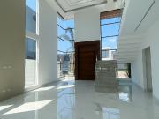 VENDO LUJOSA CASA POR ESTRENAR – 5 HABITACIONES