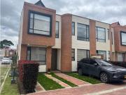 Vendo moderna casa de dos niveles sector la Floresta en chia