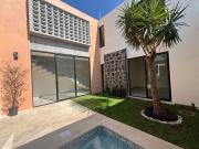 VENDO MODERNA CASA EN PRIVADA