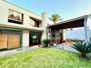 Vendo moderna e iluminada casa en Condominio AT:300m2...