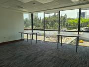 Vendo moderna y amplia oficina en REDUCTO BUSINESS...