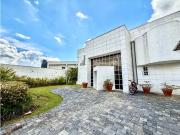 Vendo Quinta en Los Naranjos de 3 Niveles