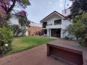 Vendo Residencia sola con amplio jardín en calle privada...