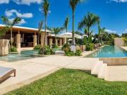 Vendo terrenos en Residencial Los Santos por Av Huayacan...