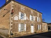 Venez découvrir cette ancienne ferme et commerce Charentais