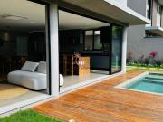 Venha conhecer essa maravilhosa casa em condomínio...